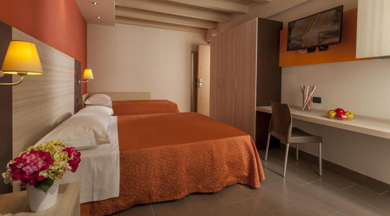 Hotel Aurora Mare Rimini Exterior foto